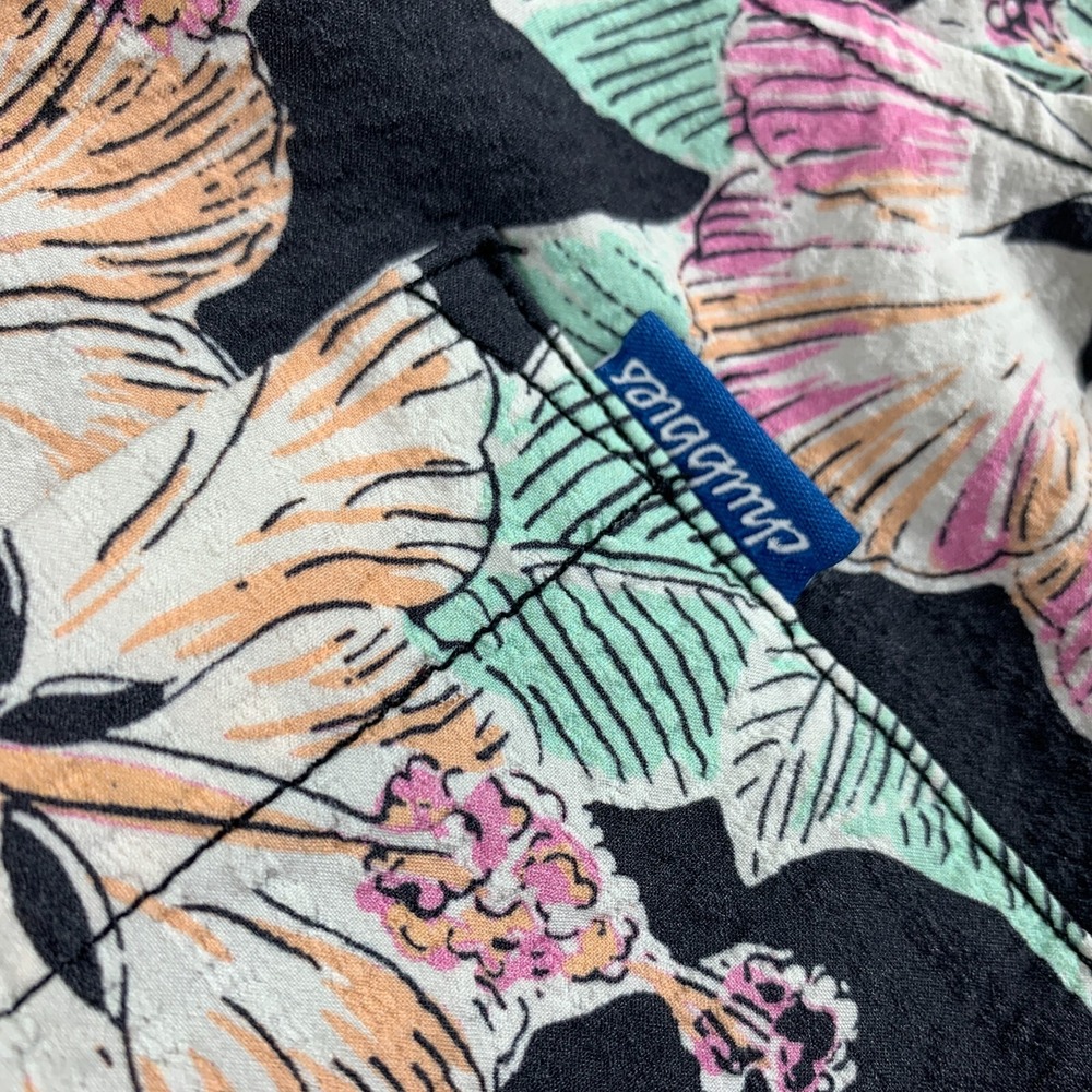 Chubbies Shirt Mens Medium Black Pink Floral All Over Nylon Stretch Short Sleeve - Picture 6 of 13